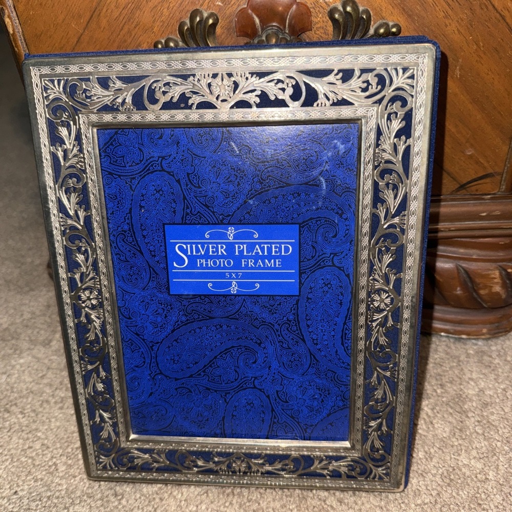 Silver Plated Photo Frame Album 5x7, holds 30 plus photos